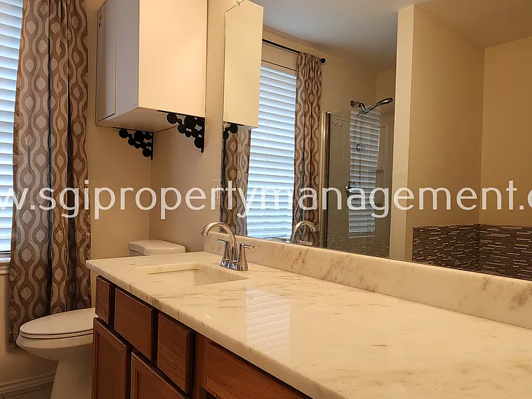 2304 Hayes St — Photo 13