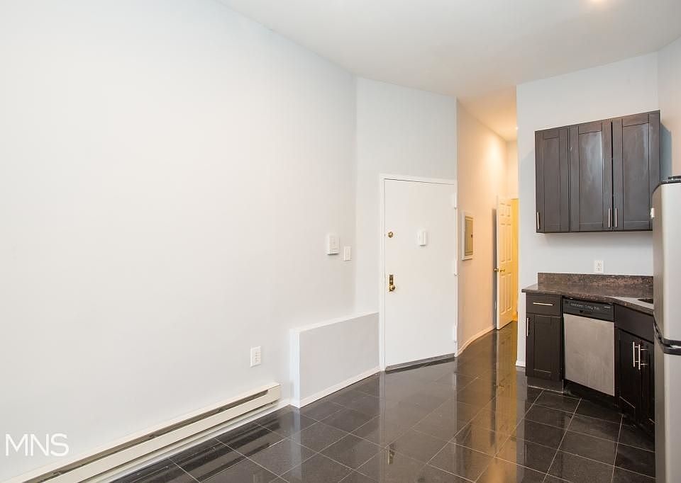 1st image of 320 W 49th St APT 3RE