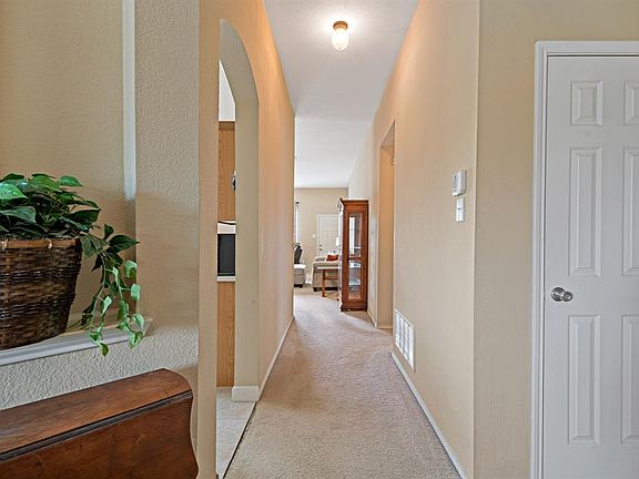 2nd image of 419 Dartmoor Dr