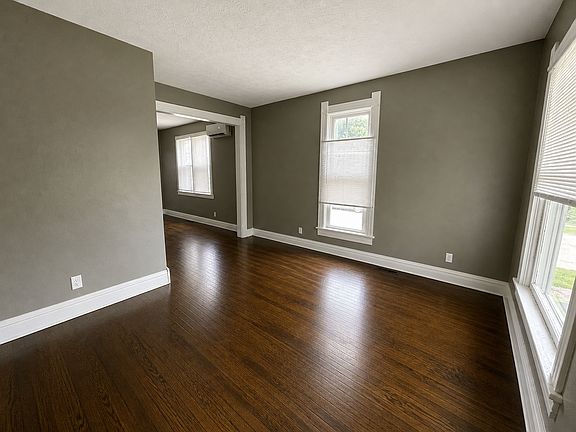 4th image of 2024 Scott St