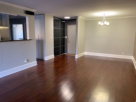 5th image of 1103 S Hunt Club Dr APT 227
