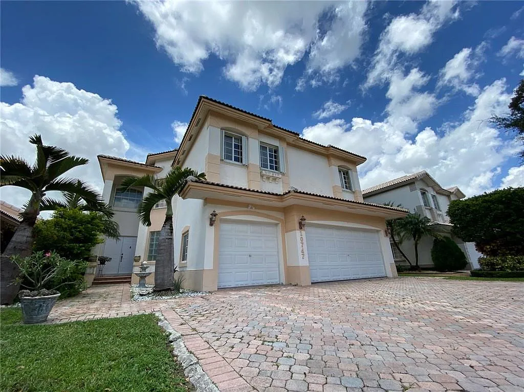 5 bed, 3.0 bath, 3026 sqft, $6,500 — Photo 1