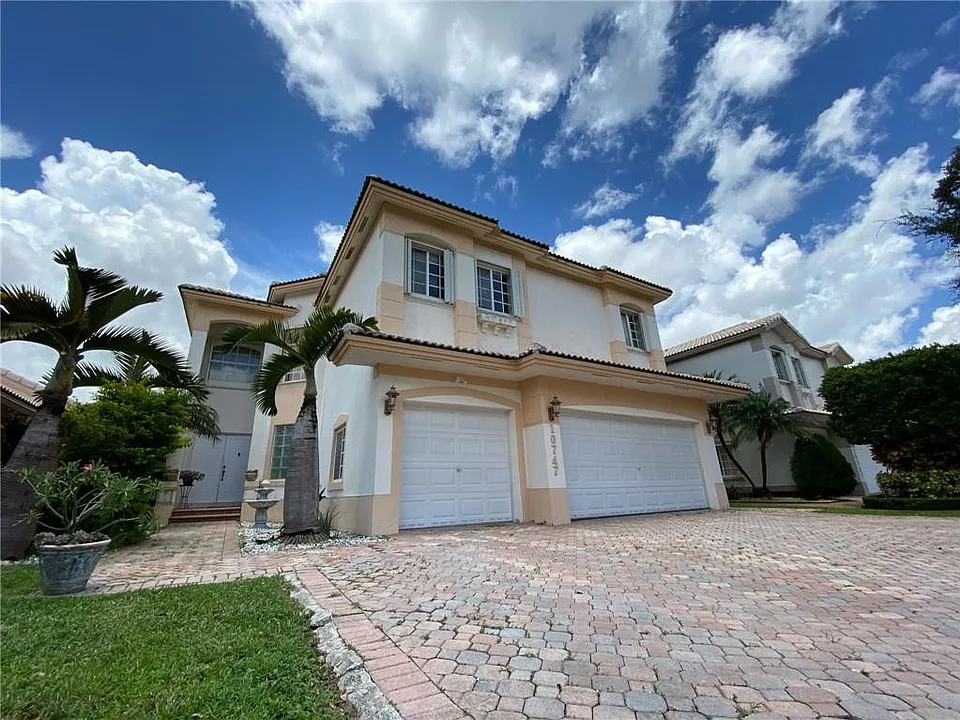 10747 NW 70th Ter