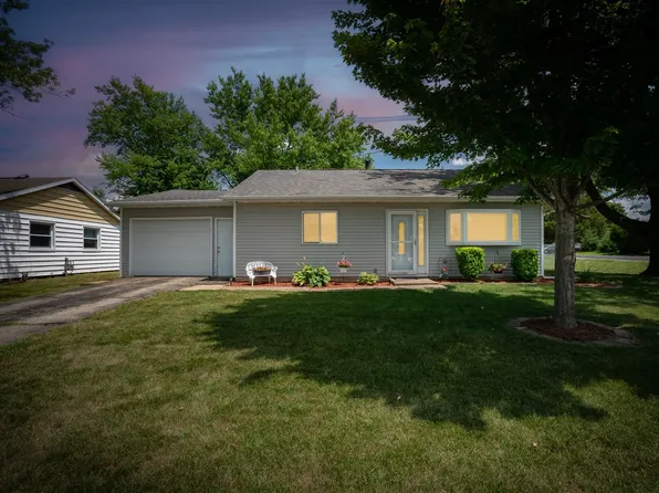 308 Temple Dr, Washington, IL 61571