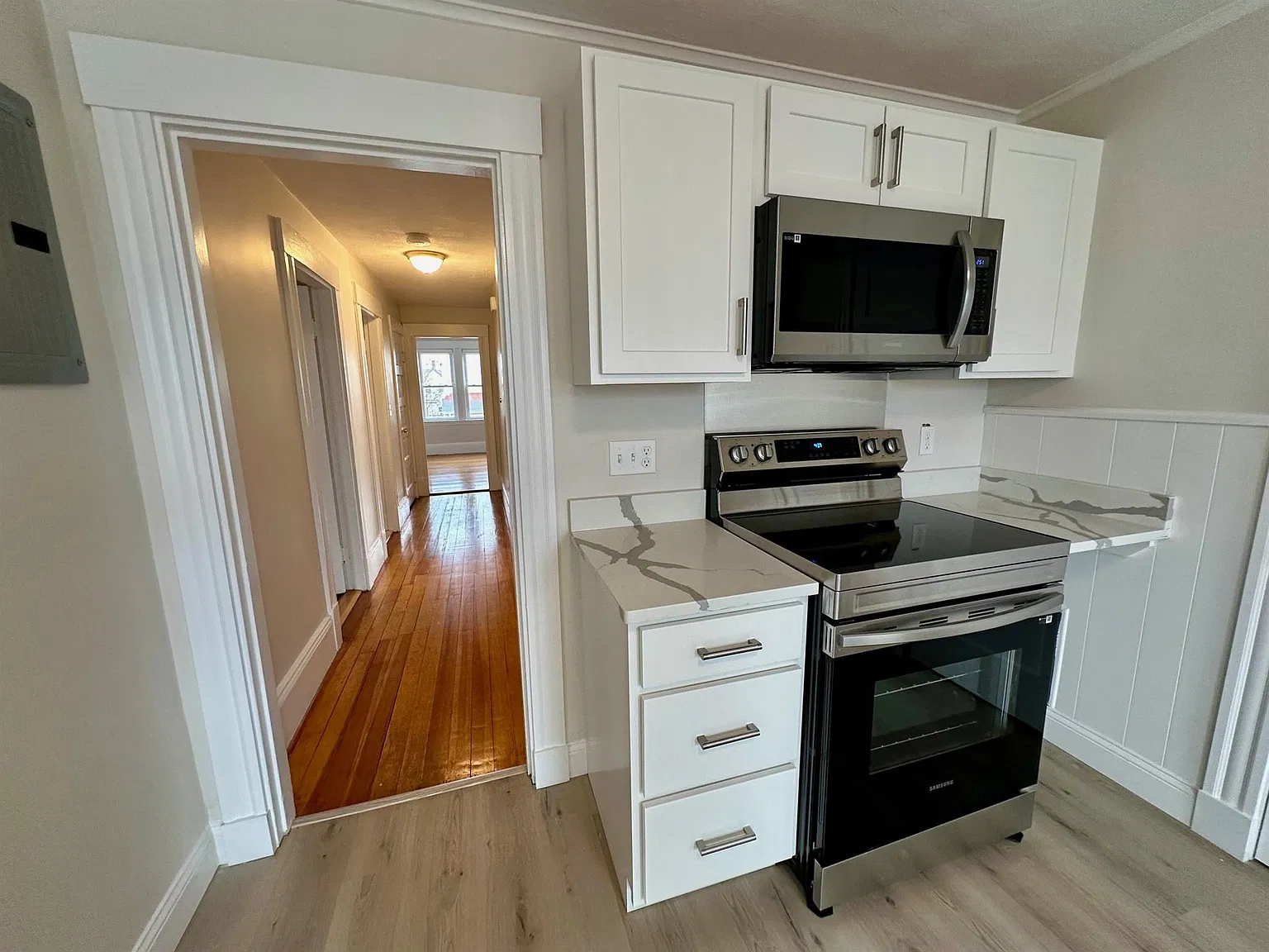 2 bed, 900 sqft, $3,200 — Photo 3