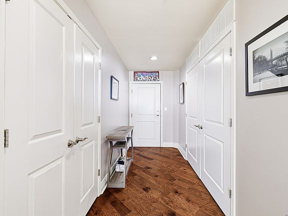3rd image of 215 Center #1507