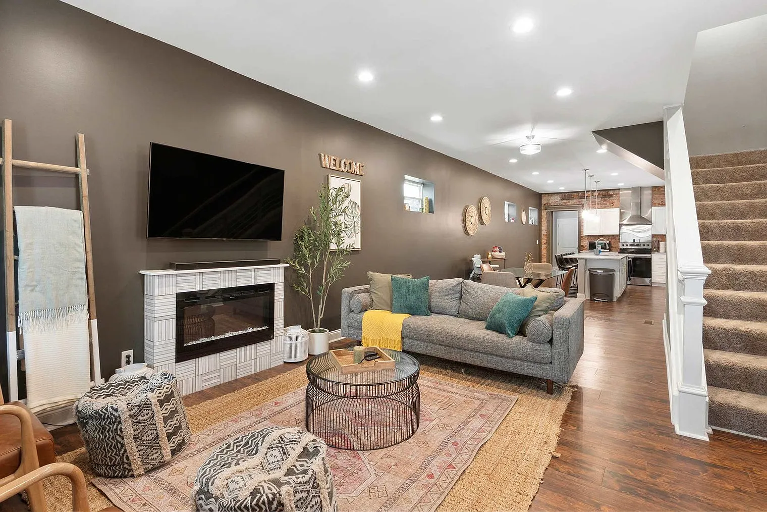 4 bed, 2.0 bath, 2195 sqft, $4,797 — Photo 3