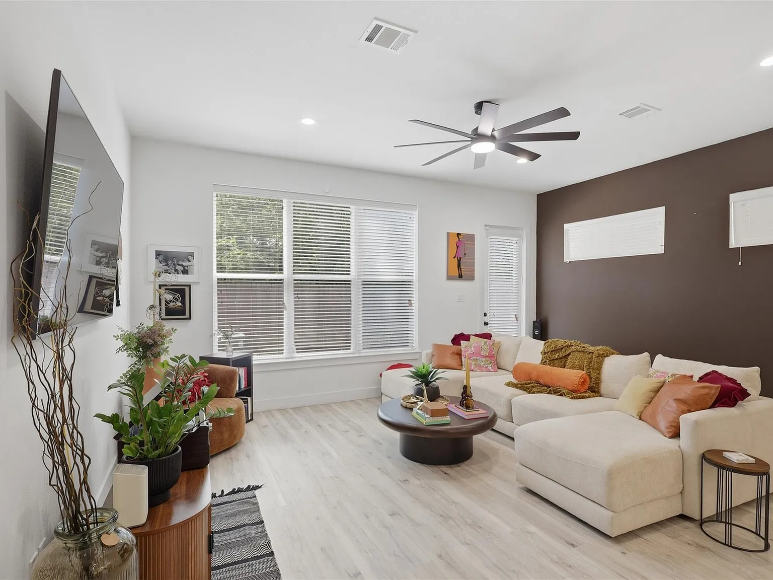 3 bed, 2.5 bath, 1856 sqft, $2,800 — Photo 4