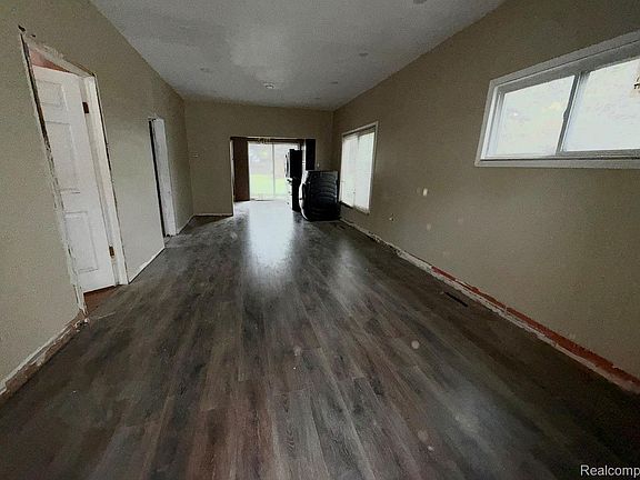 4th image of 1604 E Meyers Ave