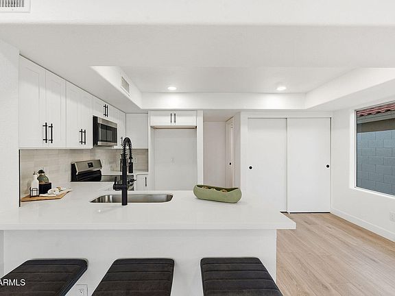 3rd image of 1203 E MURIEL Drive