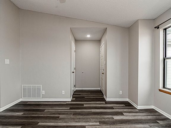 4th image of 1303 Caroline Ave