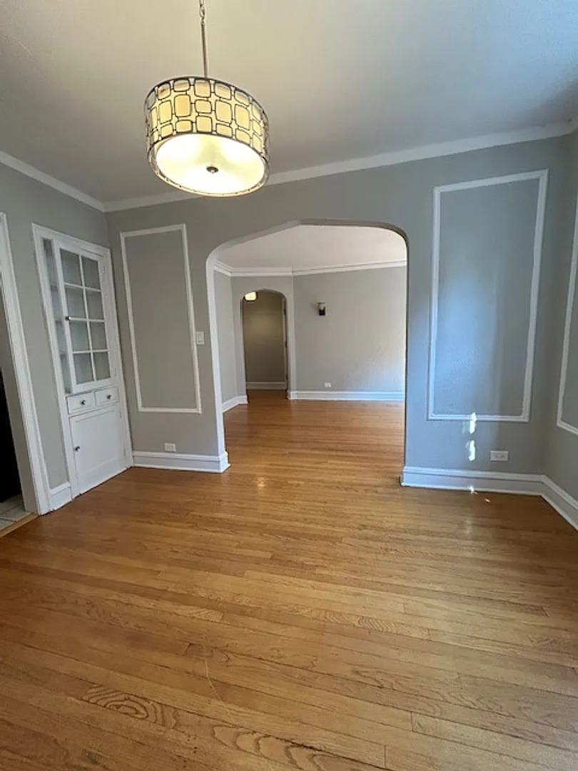Deluxe Ravenswood One Bed/One Bath Apartment - Pets Welcome! — Photo 4