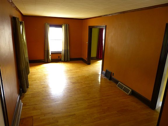 3rd image of 42 Algoma St