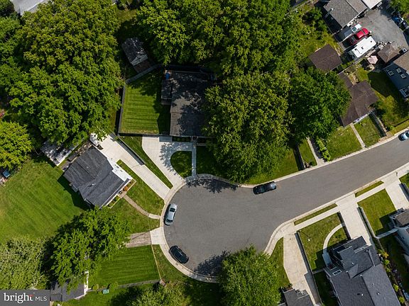 4th image of 225 Colfax Ct