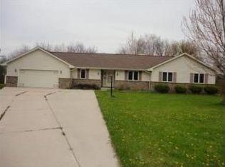 720 Carriage Ct, Brownsville, WI 53006