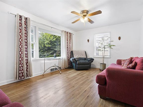 5th image of 2711 10th Ave