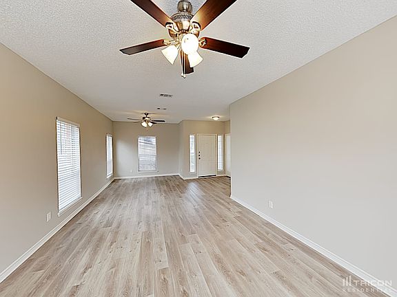2nd image of 205 Pebblebrook Ln