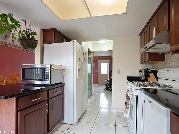 4th image of 937 Banbury Ct