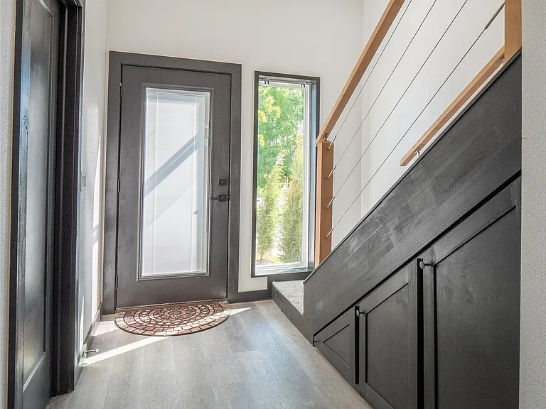 351 E Washington Ave — Photo 24