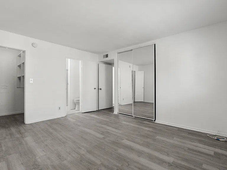 5349 Newcastle Ave #18 — Photo 19
