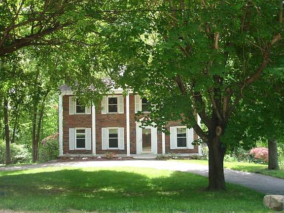 2nd image of 128 Iroquois Dr