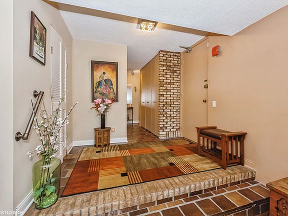 3rd image of 5471 S Hyde Park Blvd APT 5B