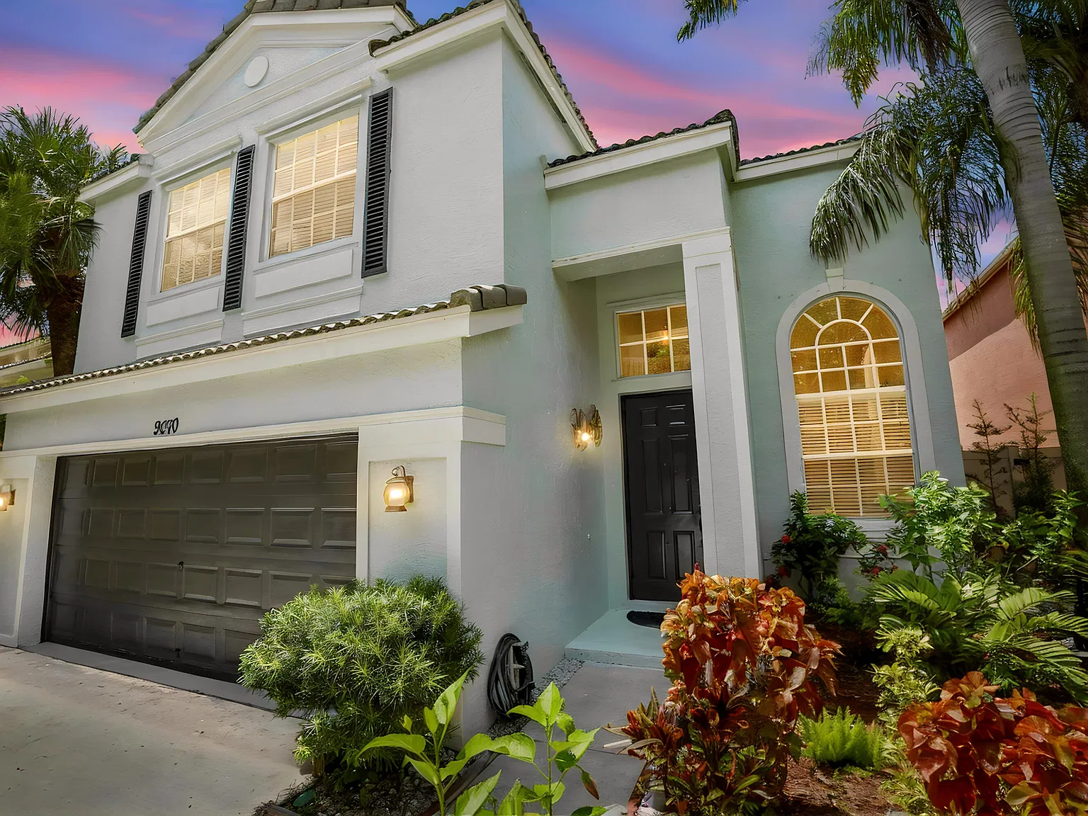 4 bed, 2.5 bath, 2104 sqft, $4,299 — Photo 3