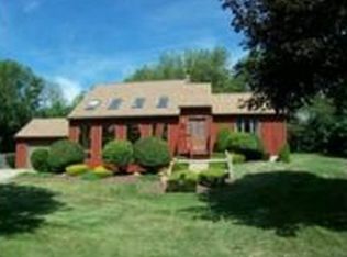 2 Deer Run Dr, Coventry, RI 02816