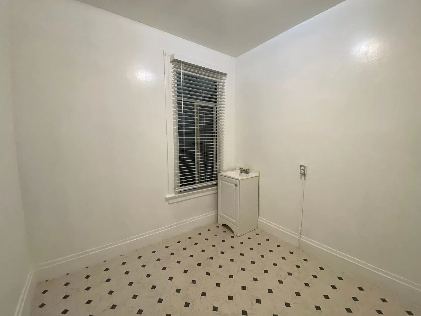 Private SRO Room near North Beach, Chinatown & Financial District — Photo 2