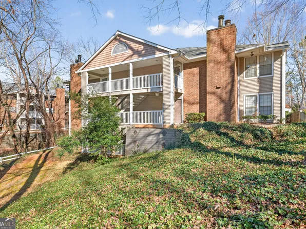 201 Barrington Hills Dr, Sandy Springs, GA 30350