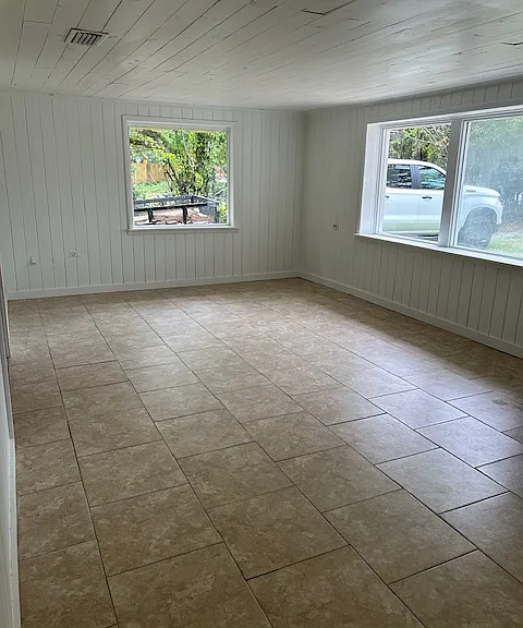 419 E Canal Dr — Photo 3