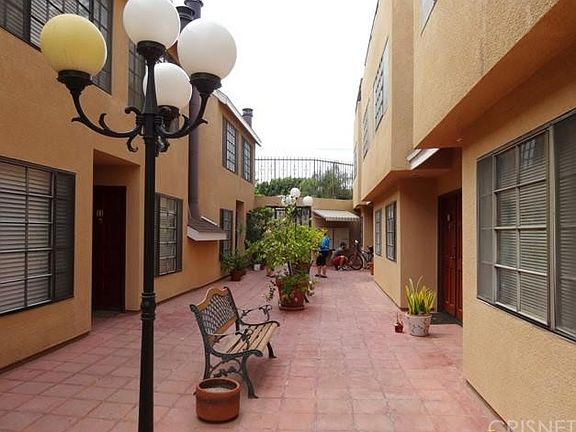 2nd image of 5820 Yolanda Ave APT 6