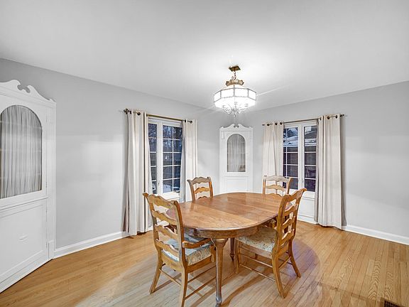 4th image of 8339 Northcote Ave