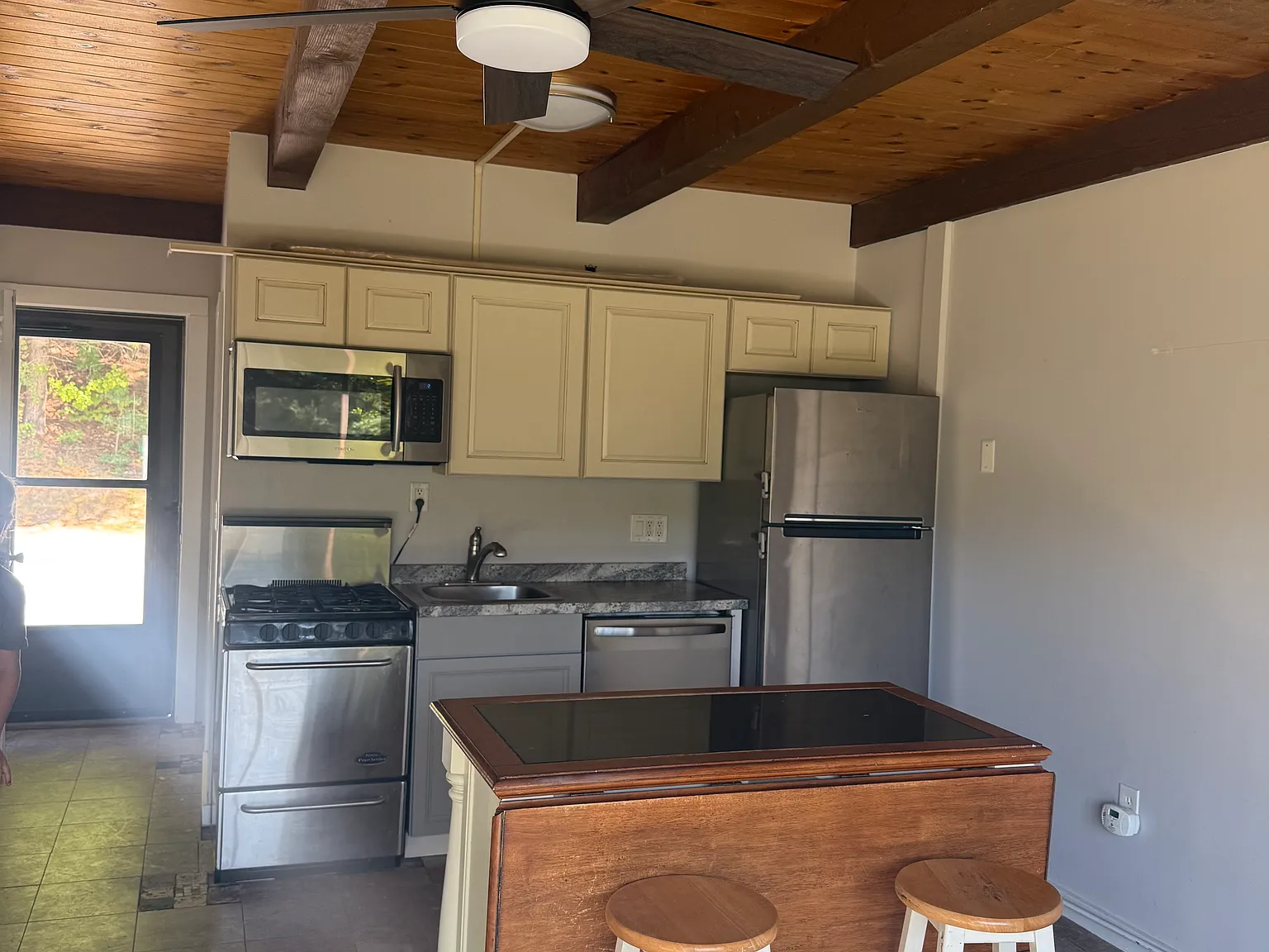 1 bed, 640 sqft, $1,580 — Photo 1
