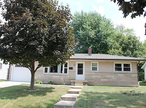 2nd image of 140 Suzie Ln
