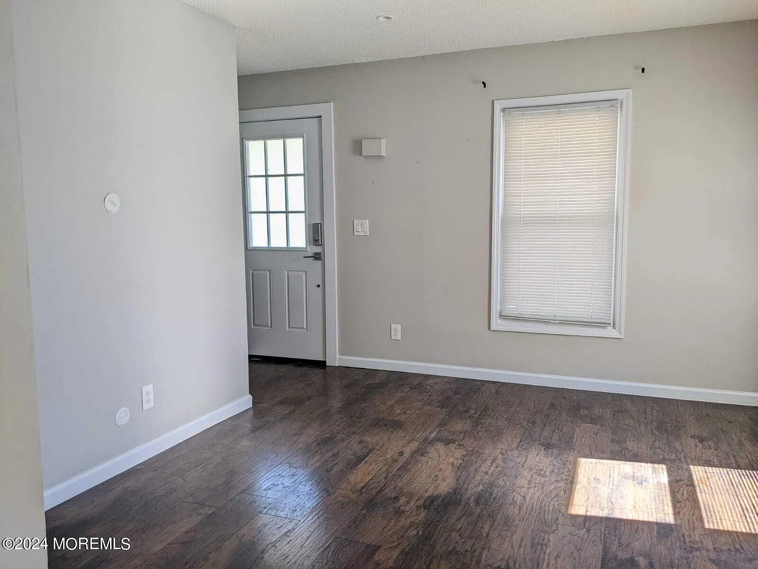 3 bed, 1.5 bath, 2160 sqft, $2,600 — Photo 4