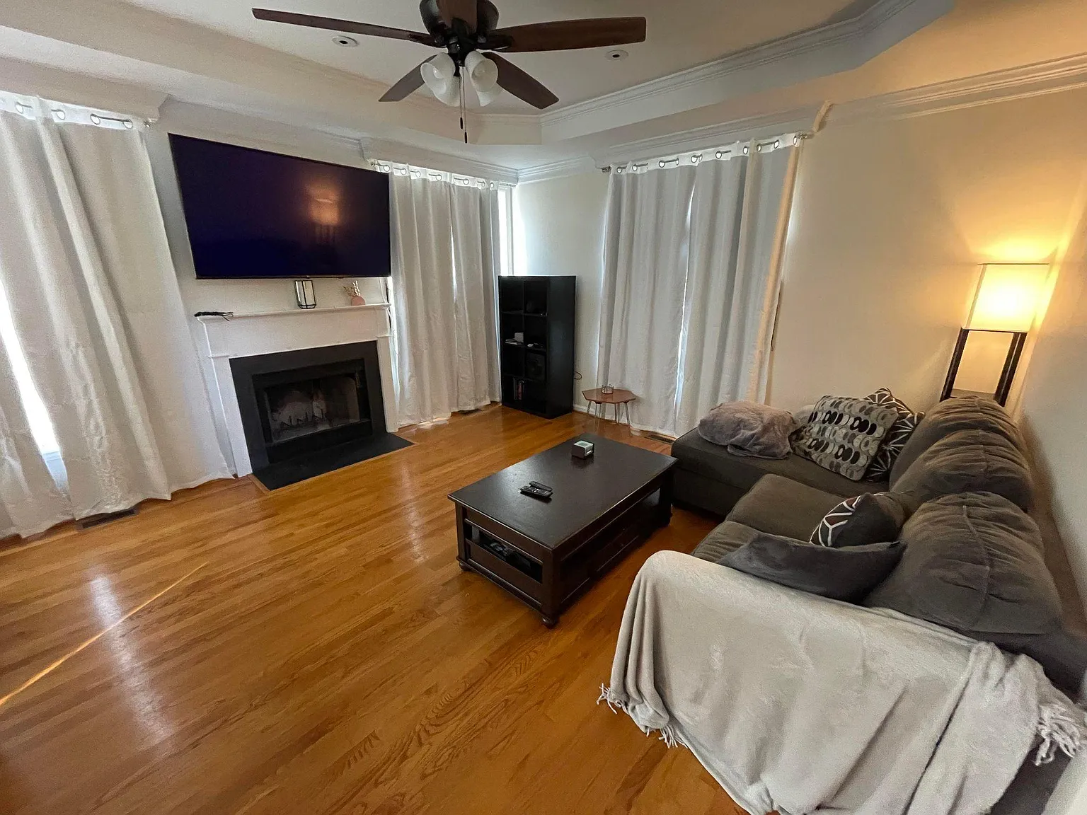 4 bed, 2500 sqft, $900 — Photo 2