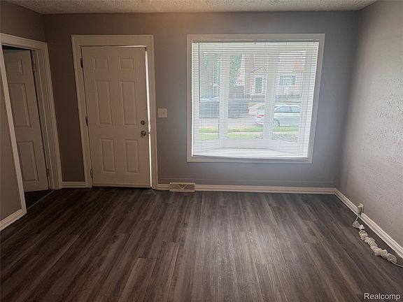 5th image of 3322 Isabelle St