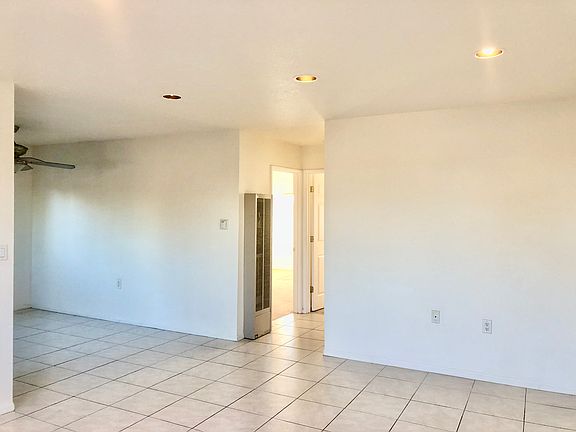 2nd image of 4393 Clairemont Dr Unit 2