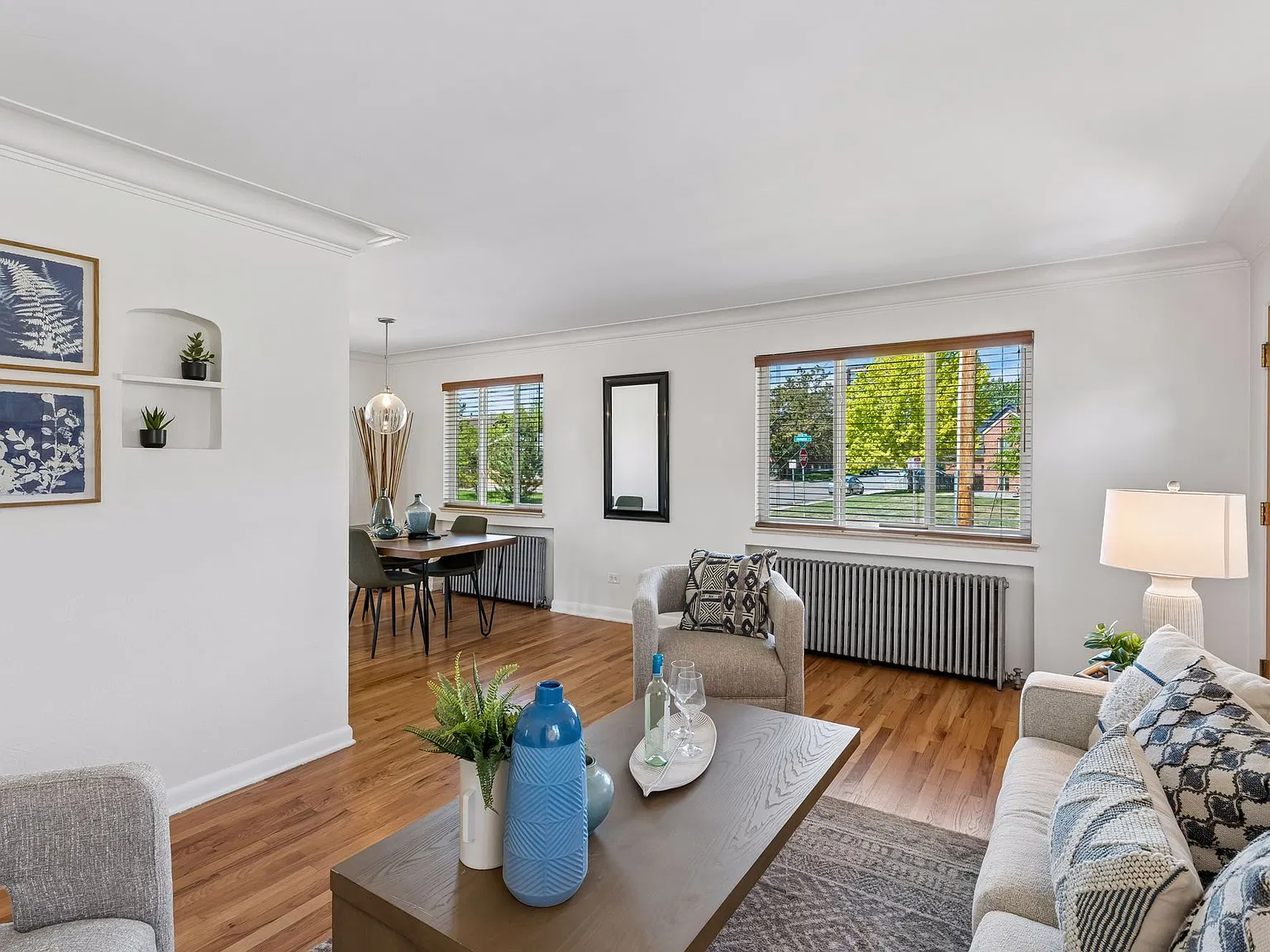 2 bed, 798 sqft, $2,400 — Photo 1