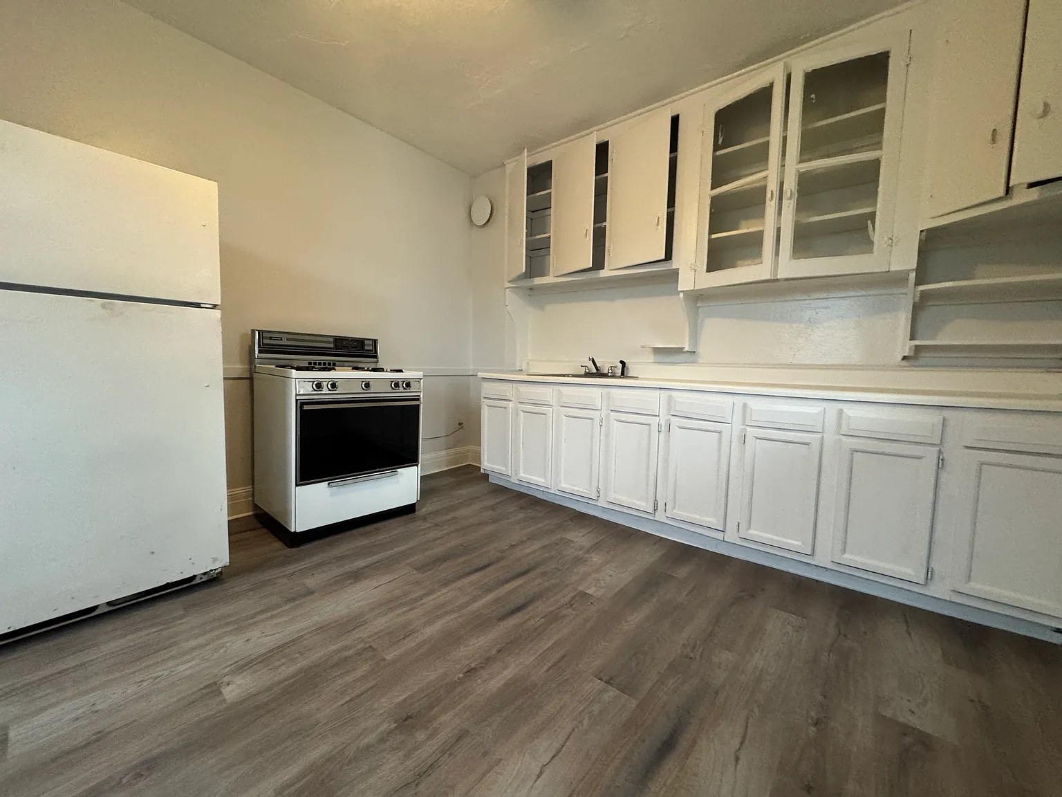 2 bed, 900 sqft, $1,145 — Photo 2