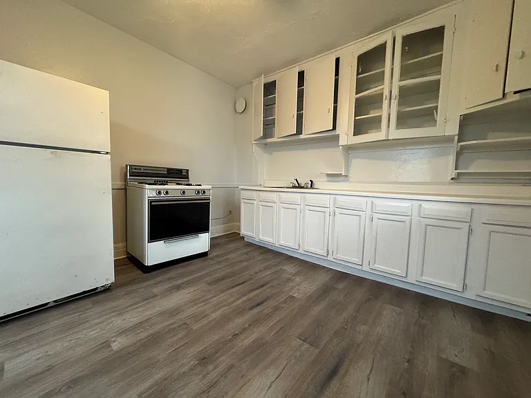 75 Pinehurst Ave #W2 — Photo 2