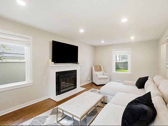 5th image of 2180 Jervis Rd