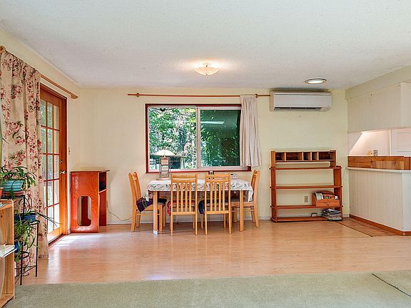 4th image of 270 Mowetza Dr