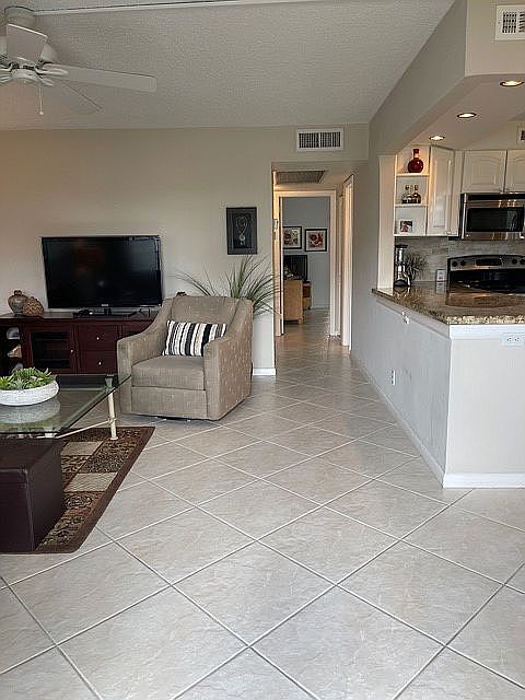 1st image of 169 Somerset Dr