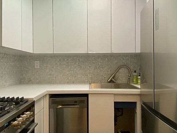 4th image of 77 Horatio St #2R