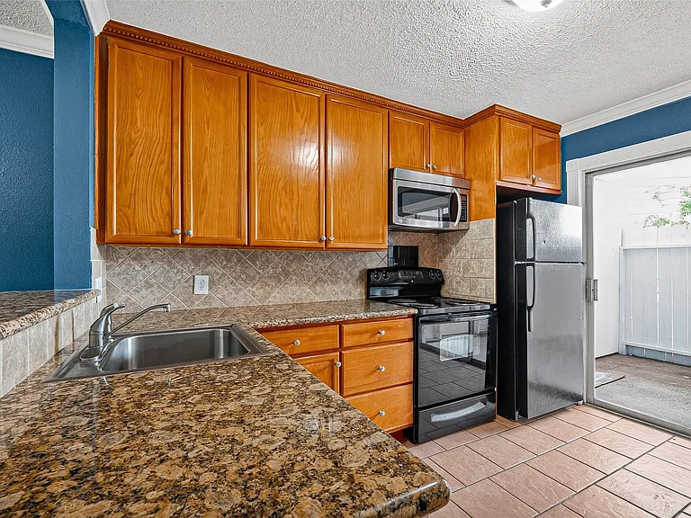 1220 Shadowdale Dr #6 — Photo 8