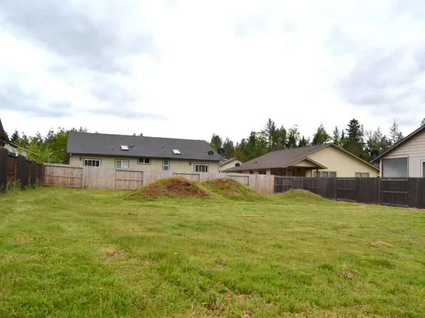 221 Red Cedar Ln, Cave Junction, OR 97523