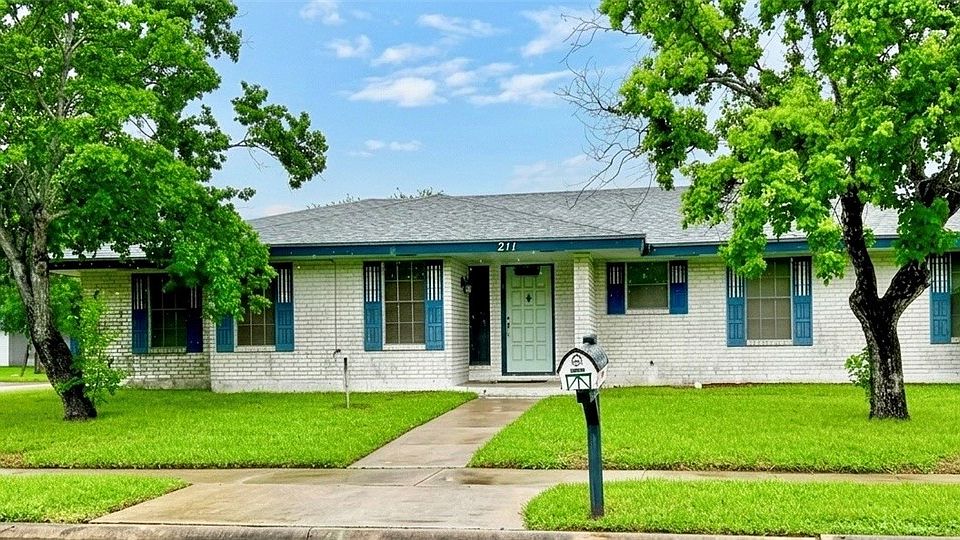 1st image of 211 Barracuda Dr