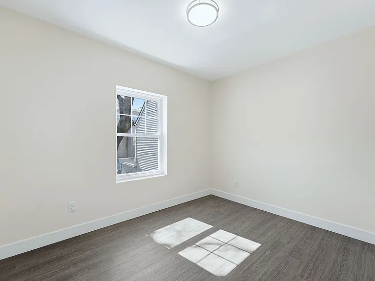 392 S 19th St #2 — Photo 8
